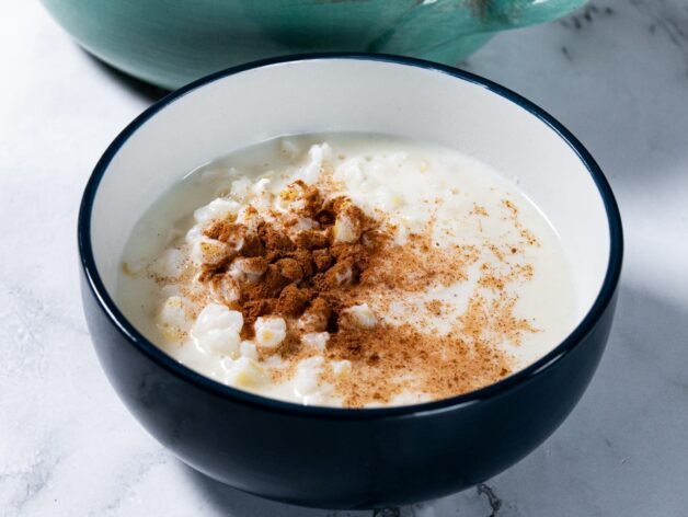 Traditional Brazilian mungunzá dessert served with a sprinkle of ground cinnamon.